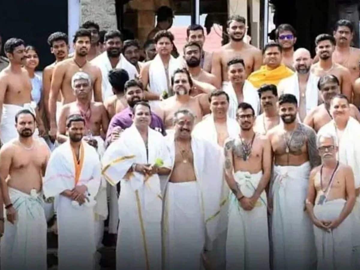 Indian Cricketers Visit Padmanabhaswamy Temple In Trivendrum, Pictures Go Viral